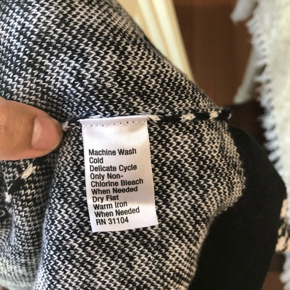 Kim Rogers Houndstooth Sweater - Picture 5 of 5